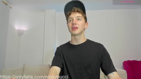 Snapshot of niico_18 chatting on February 1, 2025, 6:00 am Nicolas Mucci online show from February 1, 2025, 6:00 am