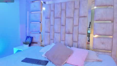 Niicoleta  online show from February 6, 2025, 9:17 pm