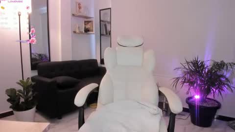 Niicoleta  online show from October 2, 2025, 7:43 pm