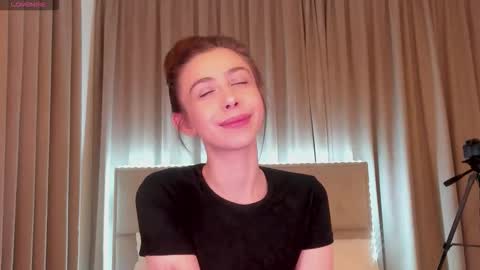 Nika online show from April 22, 2026, 11:17 pm