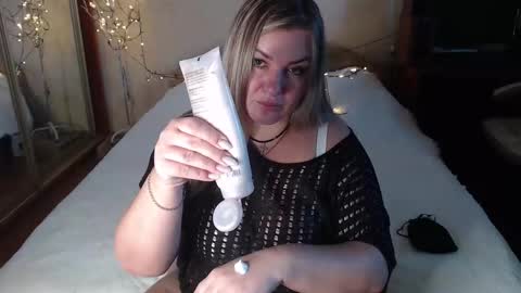 Nika online show from February 19, 2026, 5:58 am