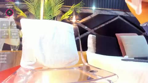 Snapshot of nikii_white chatting on January 10, 2025, 2:57 am nikii_white online show from January 10, 2025, 2:57 am