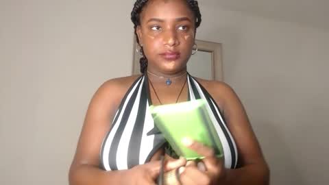 Snapshot of nikitakisskm chatting on December 3, 2024, 12:06 pm nikitakisskm online show from December 3, 2024, 12:06 pm
