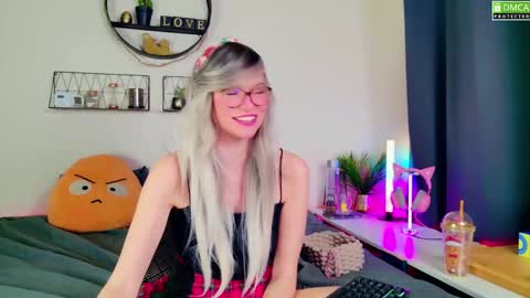 Snapshot of nikki_goldberg chatting on January 11, 2025, 10:40 am Kitty Chatte online show from January 11, 2025, 10:40 am