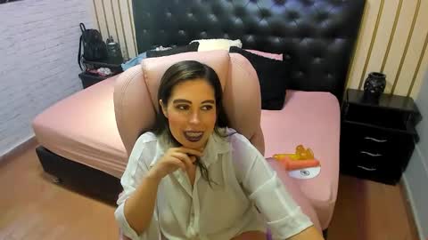 Nikki  online show from June 5, 2026, 10:15 pm