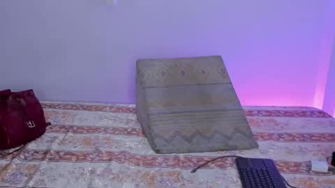 Snapshot of nikki_uwu chatting on February 24, 2026, 8:29 pm nikki_uwu online show from February 24, 2026, 8:29 pm