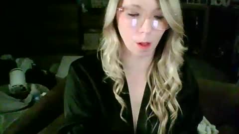 Snapshot of nikkib653466 chatting on February 19, 2026, 12:28 am nikkib653466 online show from February 19, 2026, 12:28 am