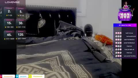 Niquita Sparkles online show from April 17, 2026, 5:32 am