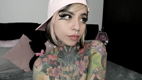 Nikki Ramone   online show from December 21, 2024, 4:03 pm