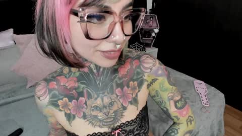 Nikki Ramone   online show from January 4, 2025, 5:58 pm