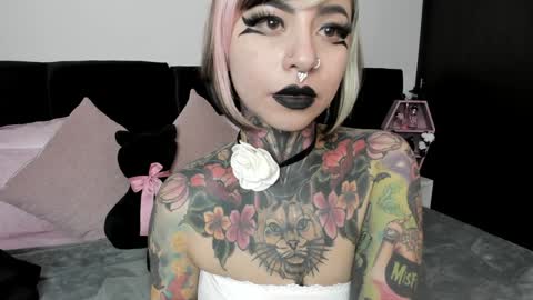 Nikki Ramone   online show from January 8, 2025, 6:09 pm