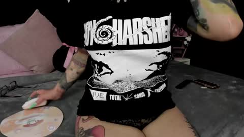 Nikki Ramone   online show from January 11, 2025, 11:56 am