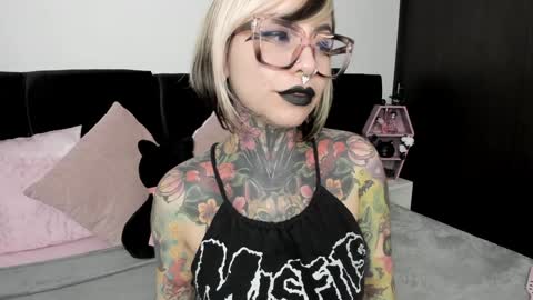 Nikki Ramone   online show from January 13, 2025, 5:55 pm