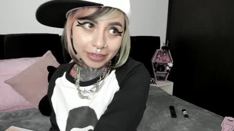 Nikki Ramone   online show from January 22, 2025, 3:18 pm