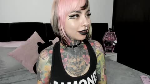 Nikki Ramone   online show from February 7, 2025, 12:50 pm