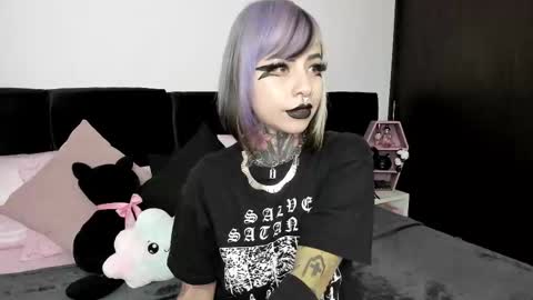 Nikki Ramone   online show from March 12, 2025, 2:20 am