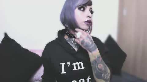 Nikki Ramone   online show from September 16, 2025, 11:00 am