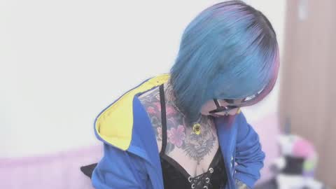 Nikki Ramone   online show from September 26, 2025, 11:09 pm