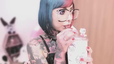 Nikki Ramone   online show from October 17, 2025, 10:34 pm