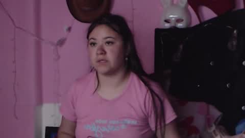 Snapshot of nikkirous_ chatting on January 21, 2025, 1:32 pm Nikkirous online show from January 21, 2025, 1:32 pm