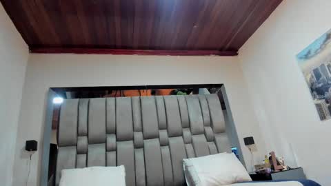     online show from October 4, 2025, 11:52 am