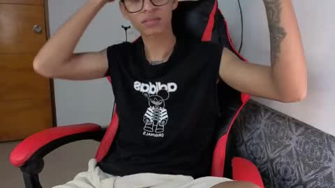 niklaus_wolf online show from April 2, 2026, 5:27 am