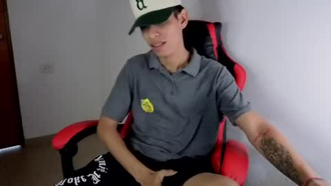 niklaus_wolf online show from April 13, 2026, 3:50 pm