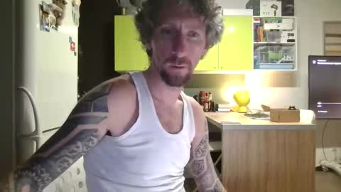 niknik39 online show from October 31, 2025, 8:32 pm