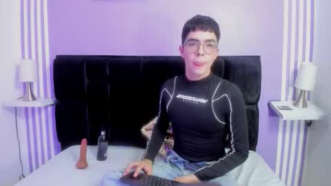 niko_baby_bear online show from September 18, 2025, 8:44 pm