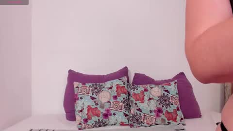 Nikol Dicson online show from November 24, 2025, 5:45 pm