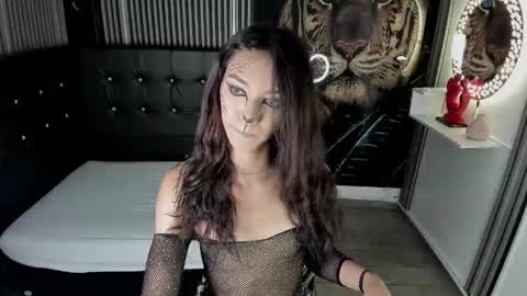 Nikol Rang online show from October 28, 2025, 8:22 pm