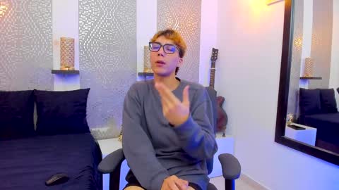 Snapshot of nikolay_gregori chatting on December 4, 2024, 4:32 am online show from December 4, 2024, 4:32 am