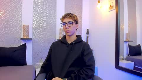 Snapshot of nikolay_gregori chatting on December 8, 2024, 4:04 am online show from December 8, 2024, 4:04 am