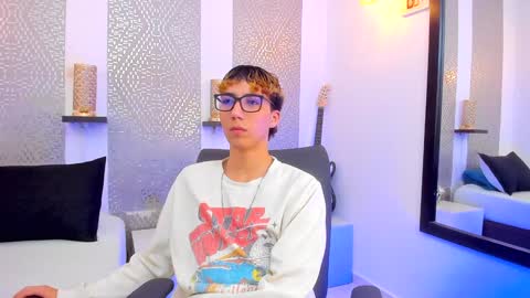 Snapshot of nikolay_gregori chatting on December 23, 2024, 7:28 am online show from December 23, 2024, 7:28 am