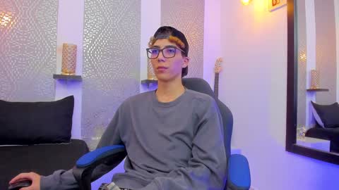 Snapshot of nikolay_gregori chatting on January 3, 2025, 10:09 am online show from January 3, 2025, 10:09 am