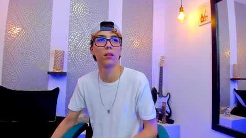 Snapshot of nikolay_gregori chatting on January 7, 2025, 7:42 am online show from January 7, 2025, 7:42 am
