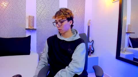 Snapshot of nikolay_gregori chatting on January 8, 2025, 4:02 am online show from January 8, 2025, 4:02 am