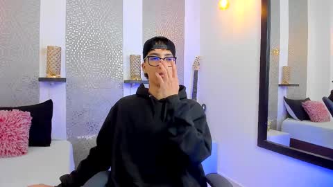 Snapshot of nikolay_gregori chatting on January 22, 2025, 4:34 am online show from January 22, 2025, 4:34 am