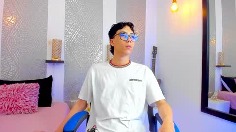 Snapshot of nikolay_gregori chatting on February 2, 2025, 4:05 am online show from February 2, 2025, 4:05 am