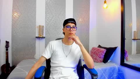 Snapshot of nikolay_gregori chatting on February 4, 2025, 6:57 am online show from February 4, 2025, 6:57 am