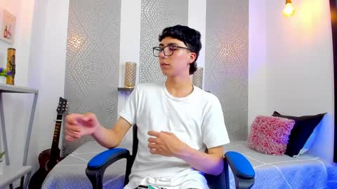 Snapshot of nikolay_gregori chatting on February 4, 2025, 10:00 am online show from February 4, 2025, 10:00 am