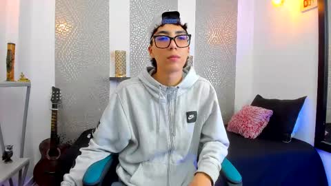 Snapshot of nikolay_gregori chatting on February 16, 2025, 10:21 am online show from February 16, 2025, 10:21 am