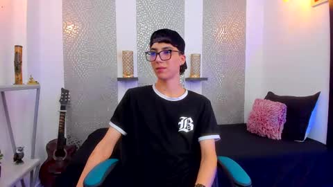 Snapshot of nikolay_gregori chatting on February 18, 2025, 7:43 am online show from February 18, 2025, 7:43 am