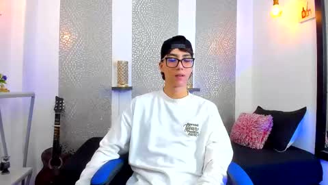 Snapshot of nikolay_gregori chatting on February 20, 2025, 4:18 am online show from February 20, 2025, 4:18 am