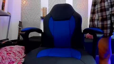 Snapshot of nikolay_gregori chatting on February 20, 2025, 10:27 am online show from February 20, 2025, 10:27 am