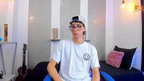 Snapshot of nikolay_gregori chatting on February 25, 2025, 4:24 am online show from February 25, 2025, 4:24 am
