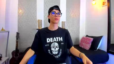 Snapshot of nikolay_gregori chatting on March 6, 2025, 7:14 am online show from March 6, 2025, 7:14 am