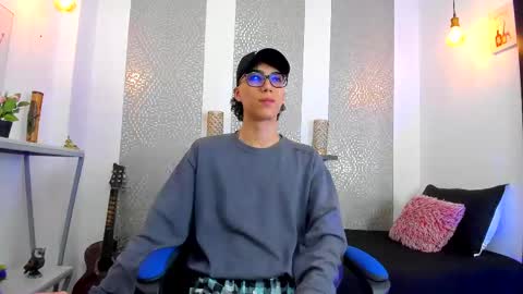 Snapshot of nikolay_gregori chatting on March 11, 2025, 7:26 am online show from March 11, 2025, 7:26 am