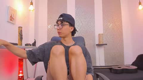 Snapshot of nikolay_gregori chatting on October 10, 2025, 5:39 am online show from October 10, 2025, 5:39 am