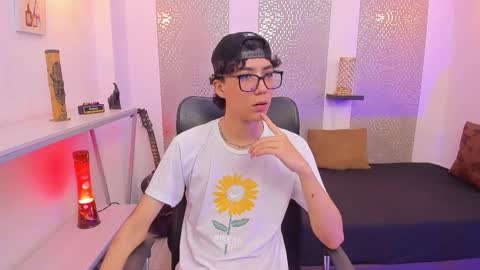 Snapshot of nikolay_gregori chatting on October 15, 2025, 4:45 am online show from October 15, 2025, 4:45 am